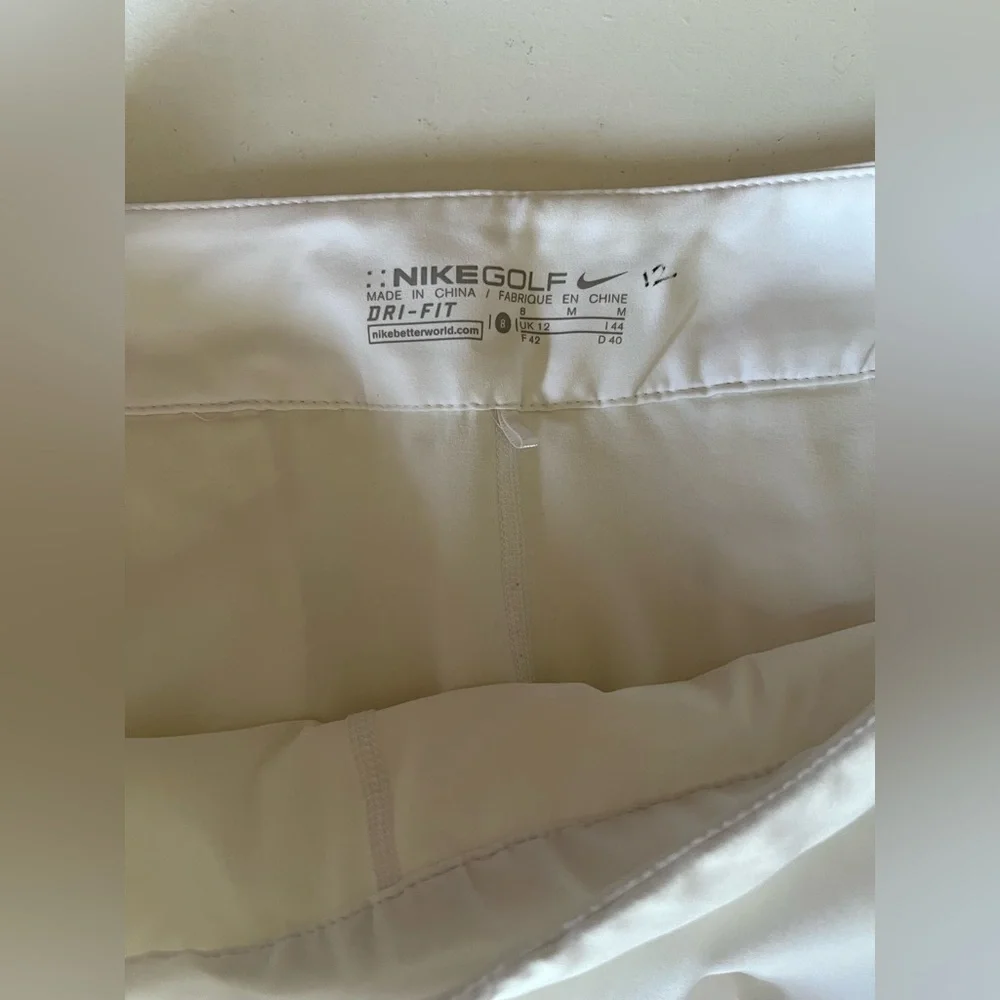Nike women’s white
